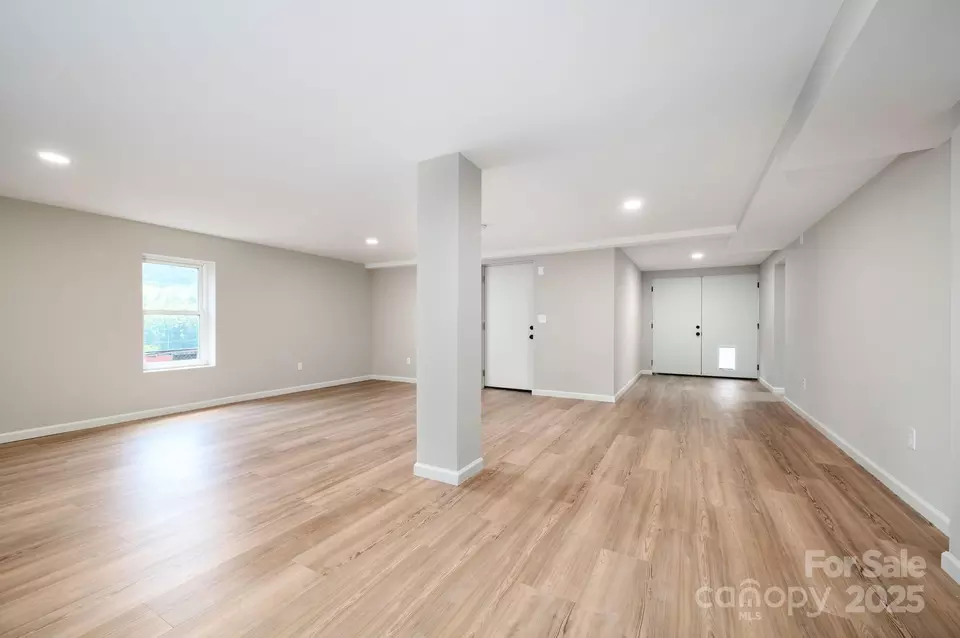 Living - 358 Onteora Blvd, Asheville, NC 28803 photo 6 of 8