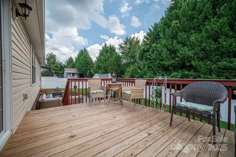 Exterior - 515 E Carpenter St, Maiden, NC 28650 photo 3 of 4