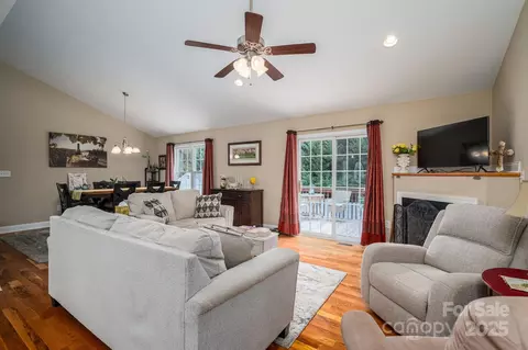 Living - 515 E Carpenter St, Maiden, NC 28650 photo 2 of 3