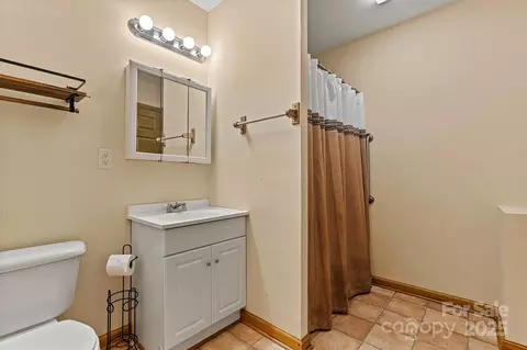 Bath - 1310 Maple Lee Ct, Crouse, NC 28033 photo 2 of 4