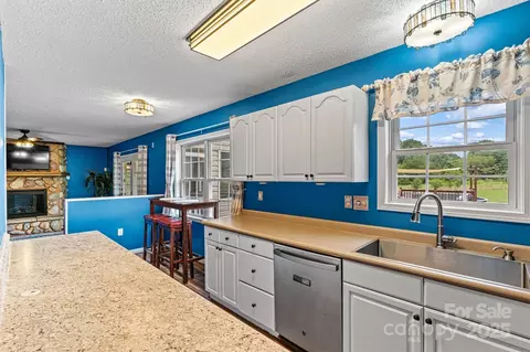 Kitchen - 1310 Maple Lee Ct, Crouse, NC 28033 photo 2 of 2