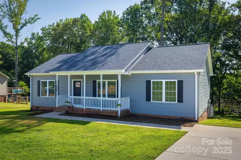 1152 Long Dr, Newton, NC 28658