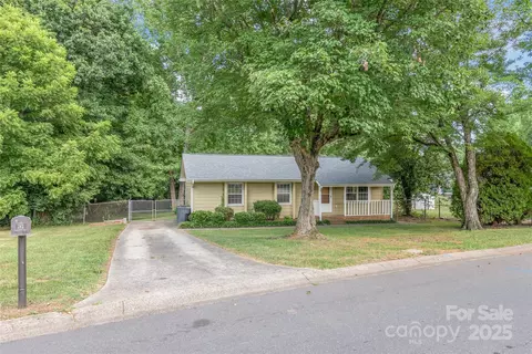 3312 Autumn Ridge Dr, Charlotte, NC 28269