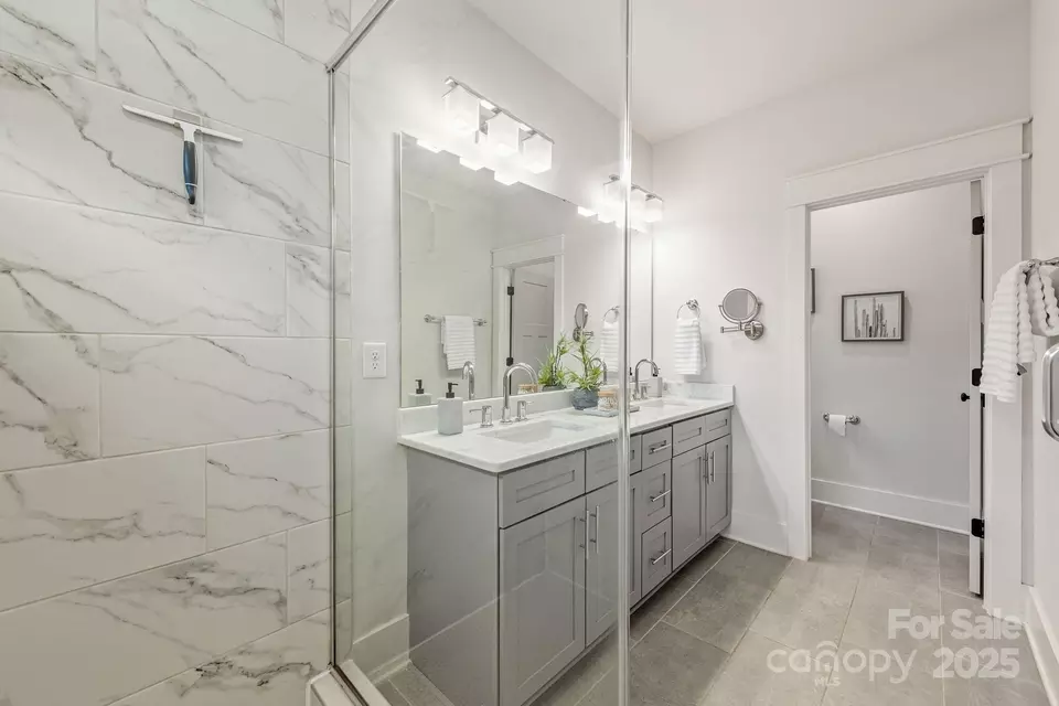 Bath - 5305 Tarrywood Ln, Charlotte, NC 28205 photo 2 of 3