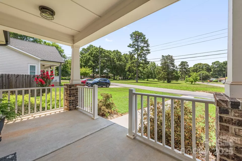 Exterior - 5305 Tarrywood Ln, Charlotte, NC 28205 photo 1 of 2