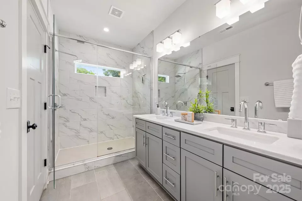 Bath - 5305 Tarrywood Ln, Charlotte, NC 28205 photo 1 of 3