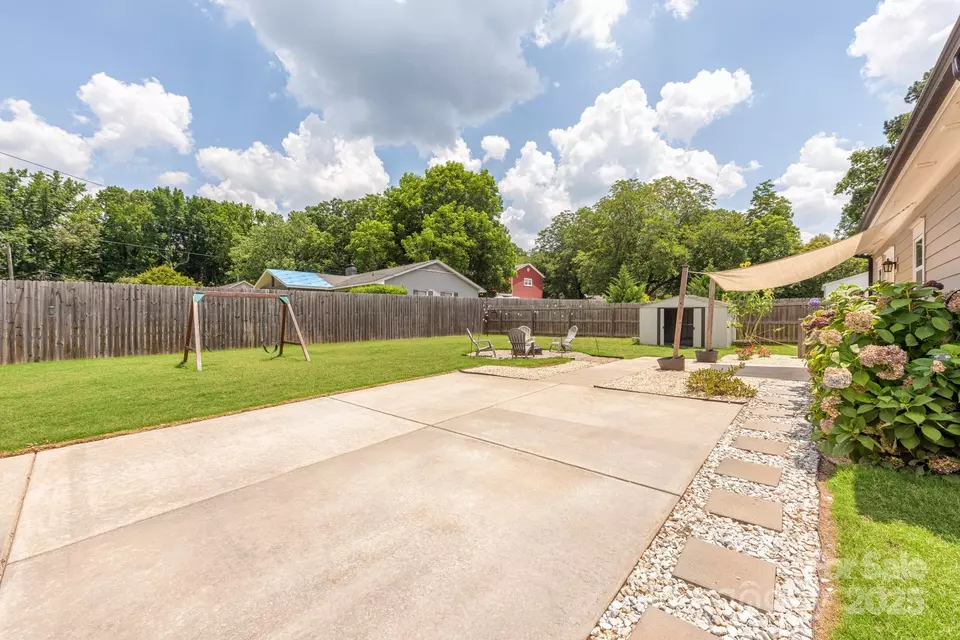 Exterior - 5305 Tarrywood Ln, Charlotte, NC 28205 photo 2 of 2