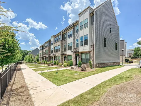 824 Broad River Ln, Charlotte, NC 28211