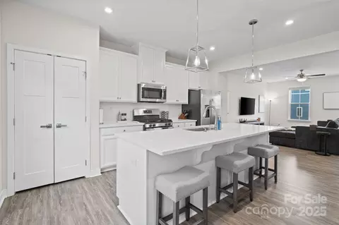 1217 Ashbury St, Charlotte, NC 28216