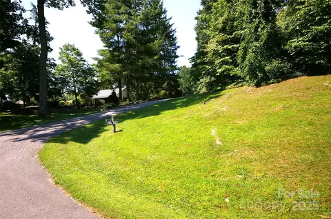 390 Sherwood Dr, Flat Rock, NC 28731