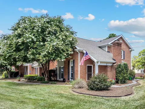 9237 N Vicksburg Park Ct, Charlotte, NC 28210