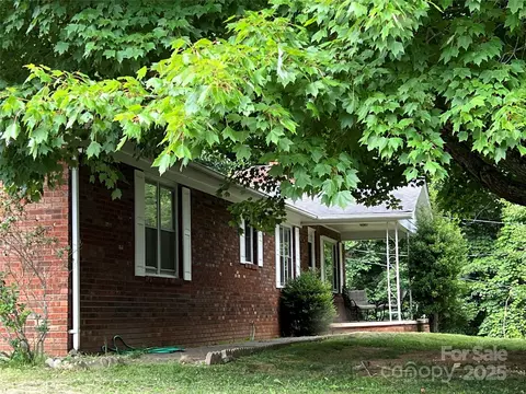 92 Mountain View Rd, Burnsville, NC 28714