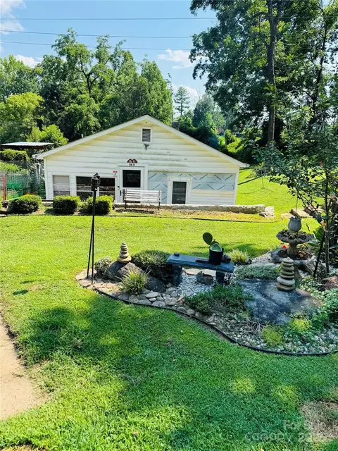 1611 Valwood Ne Pl NE, Lenoir, NC 28645