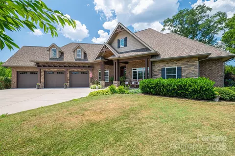 2082 Upper Meadow Rd, Lincolnton, NC 28092
