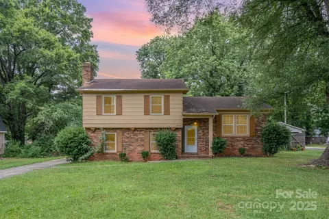 6613 Caudell Pl, Charlotte, NC 28215