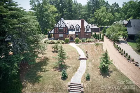745 N Main St, Mooresville, NC 28115