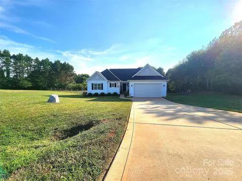 2805 Eagle Dr, Lincolnton, NC 28092
