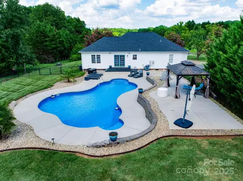 1526 Lauren Alexis Ct, Dallas, NC 28034