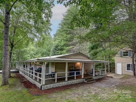 472 Hidden Valley Rd, Clyde, NC 28721