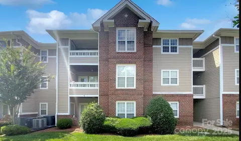 9810 Campus Walk Ln, Charlotte, NC 28262