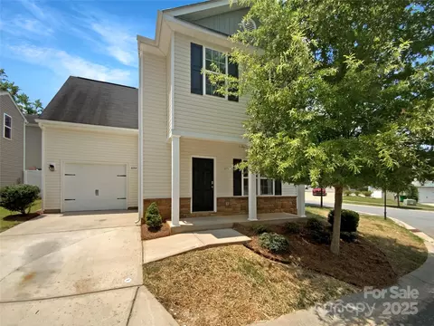 8004 Stevie Oaks Ln, Charlotte, NC 28215