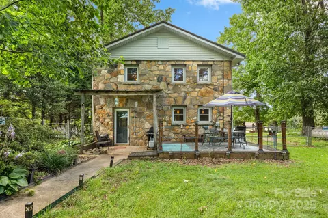 Exterior - 1058 Howard Gap Loop Rd, Flat Rock, NC 28731 photo 1 of 2