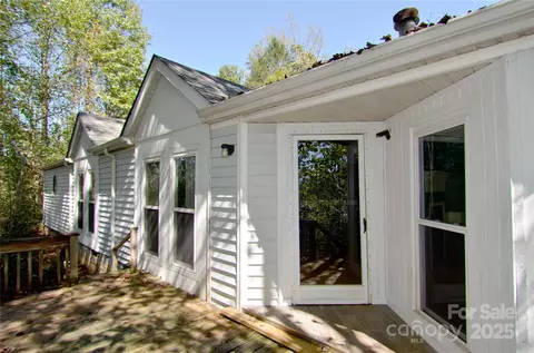 285 Crown Ridge Dr, Marion, NC 28752