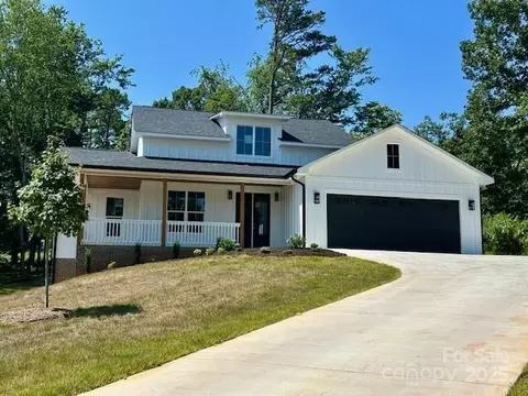 141 Maplewood Ct, Hudson, NC 28638