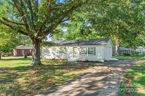 1505 Northwoods Dr, Kings Mountain, NC 28086