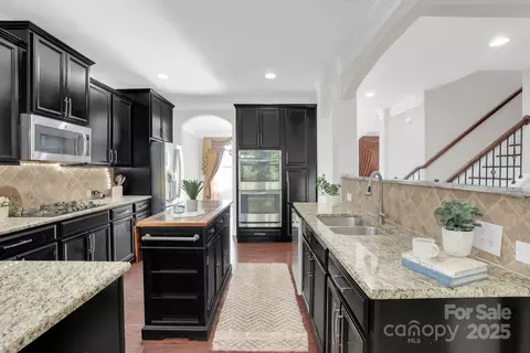 12515 Hashanli Pl, Matthews, NC 28105 photo 9
