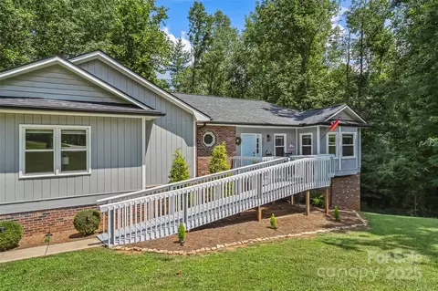 207 Jacksons Run, Morganton, NC 28655 photo 3