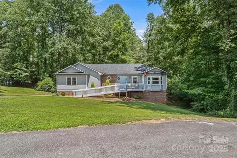 207 Jacksons Run, Morganton, NC 28655 photo 2