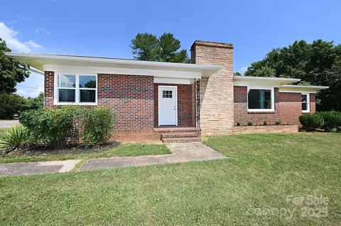 737 8th Sw St SW, Hickory, NC 28602
