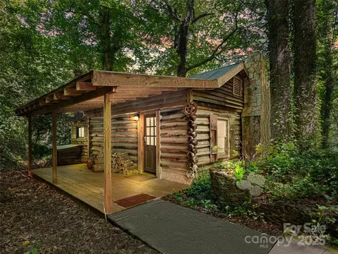 755 Pearson Falls Rd, Saluda, NC 28773