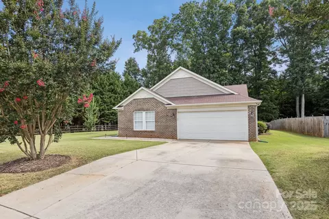 1909 Leesburg Dr, Clover, SC 29710