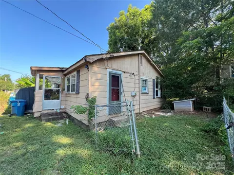 108 W Spruce St, Forest City, NC 28043