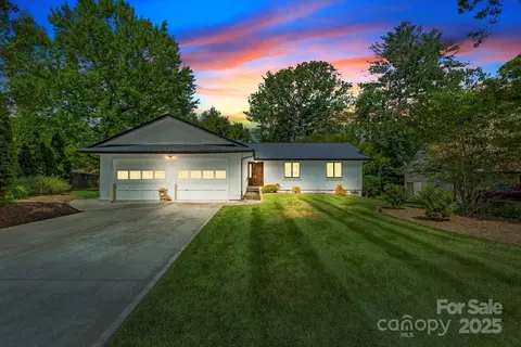 19 Golden Oaks Ln, Fletcher, NC 28732