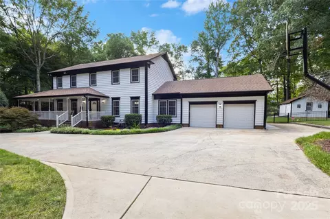 10700 Chestnut Hill Dr, Matthews, NC 28105