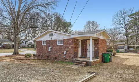 3512 Carlyle Dr, Charlotte, NC 28208