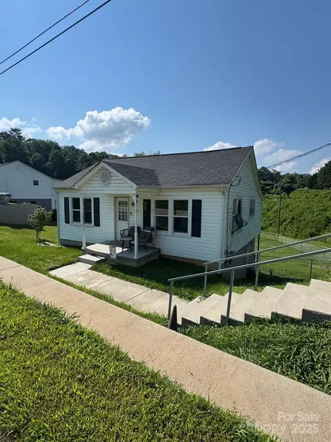 1045 Warren Nw Pl NW, Lenoir, NC 28645