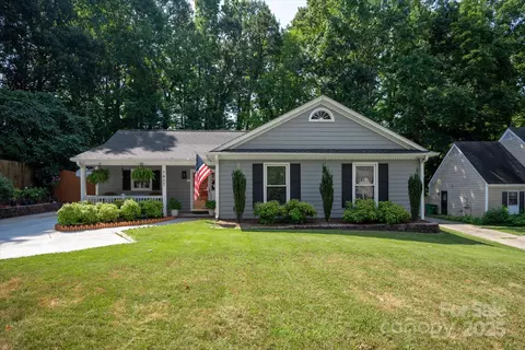 7627 Walnut Wood Dr, Charlotte, NC 28227