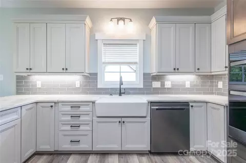 Kitchen - 5009 Oconee Dr, Stanley, NC 28164 photo 2 of 5