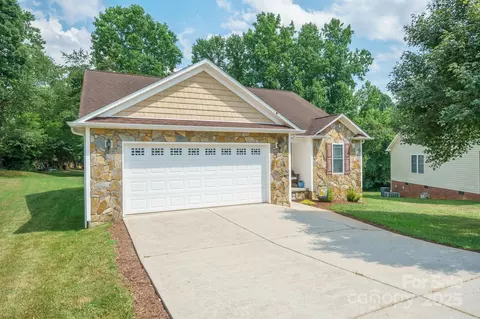 1566 Mayfair Dr, Conover, NC 28613