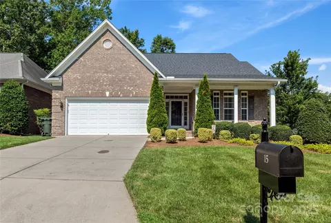 15 Bluff Ridge Ct, Greensboro, NC 27455