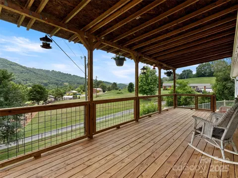 40 Sunset Hts, Canton, NC 28716