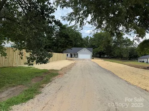 210 W Baker St, Jefferson, SC 29718