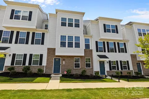 328 Bailey Mills Dr, Matthews, NC 28104