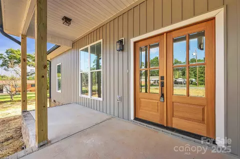 2325 32nd Ne St NE, Hickory, NC 28601