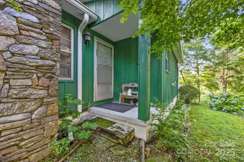 206 S Carolina Ave, Hendersonville, NC 28739