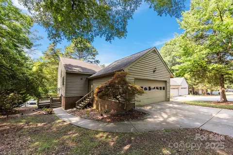 9008 St Croix Ln, Charlotte, NC 28277